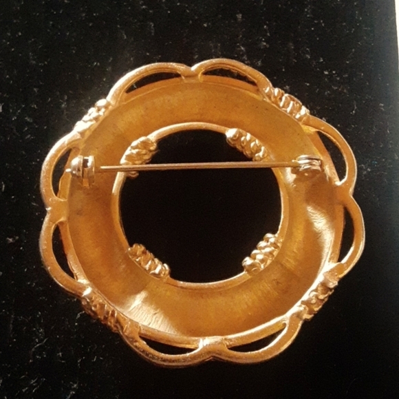 Gold-Tone Rope Design Brooch - Picture 3 of 4